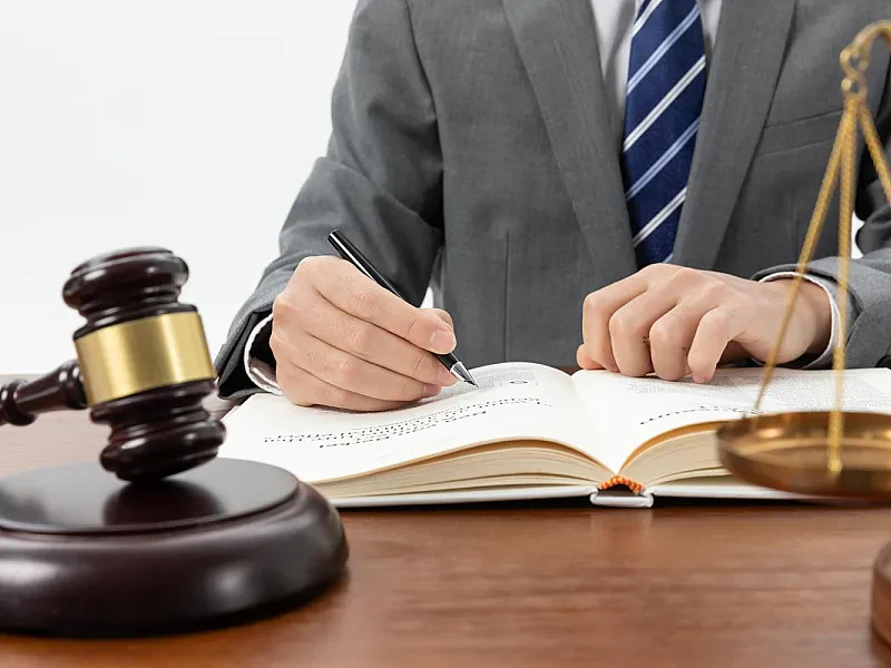 The Benefits of Hiring a Top Lawyer for Your Legal Case